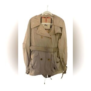 Burberry nylon jacket beige size 8
(3)